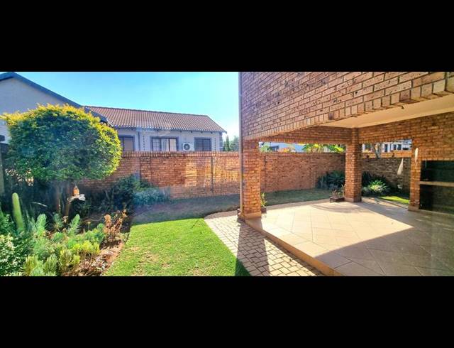 5 BEDROOM HOUSE FOR SALE IN AMBERFIELD